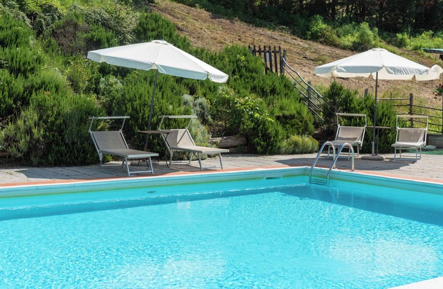 Agriturismo "Universal Harmony - Cardellino" con vistas a la montaña, piscina y Wi-Fi