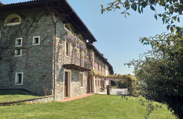 Farmhouse with a view of Monferrato - Exclusive structure! 35km from the sea