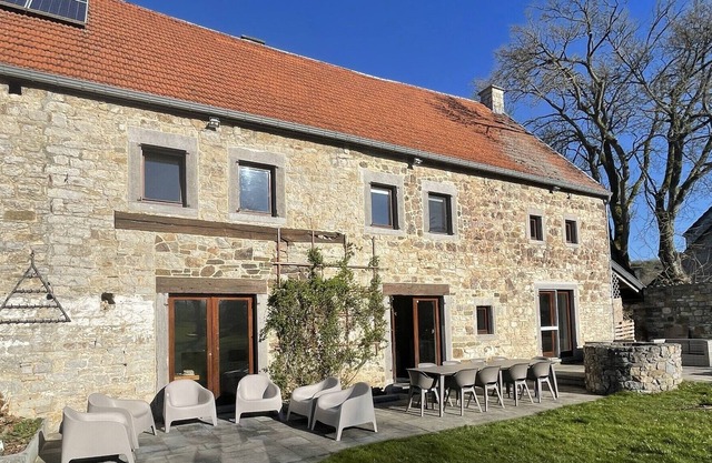 Farmhouse with jacuzzi, fireplace, garden + BBQ, ideal for biking & hiking