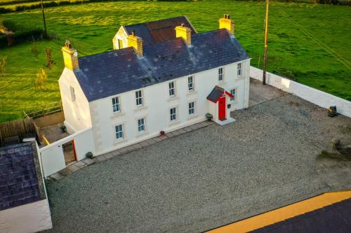 Farmhouse with Hot tub Sleeps7