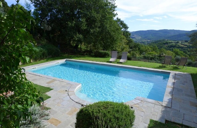 Casa rural con piscina en un pueblo de Umbría, perfecta para grupos y familias