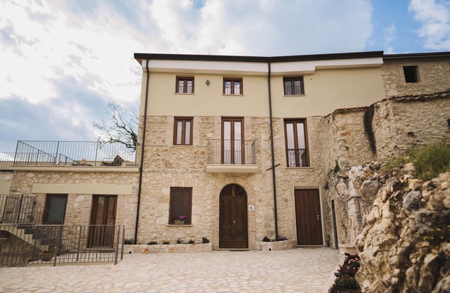 Farmhouse with private spa nestled in the nature of Lake Posta Fibreno.