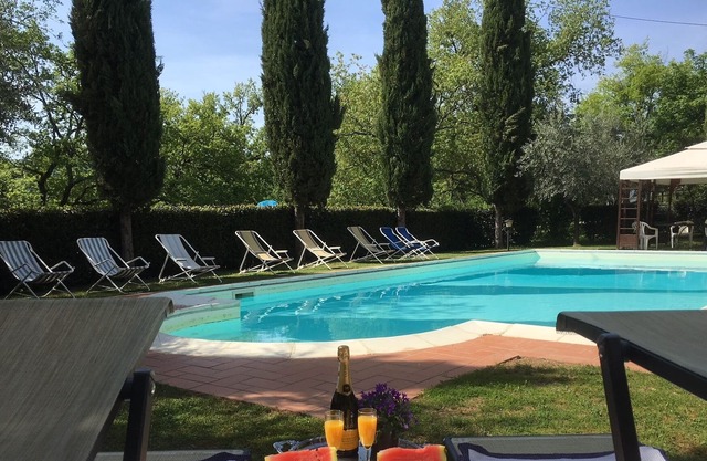 cortijo con piscina para 12 personas inmerso en el bosque