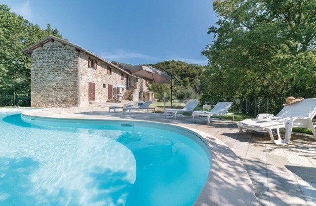 Masía con piscina, ideal para familias y grupos. Gubbio, Umbria.