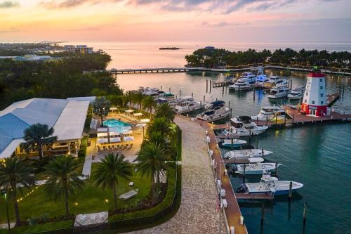 Faro Blanco Resort & Yacht Club Marathon, Curio by Hilton