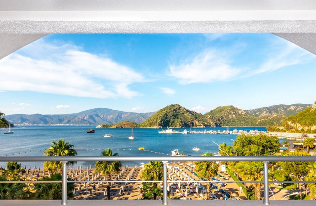 Faros Premium Beach Hotel