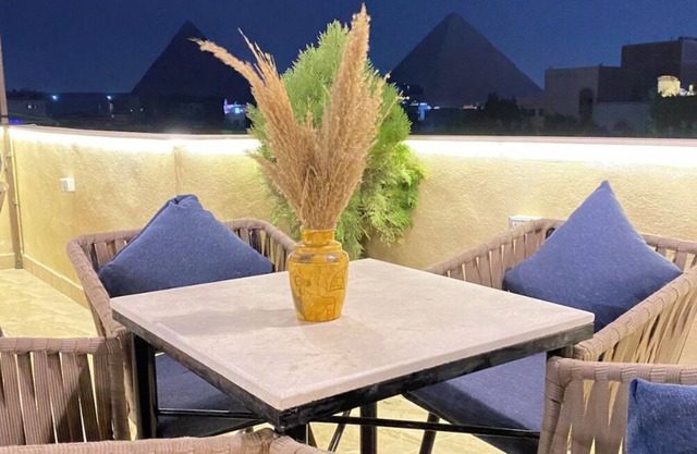 Farsha Pyramids Inn