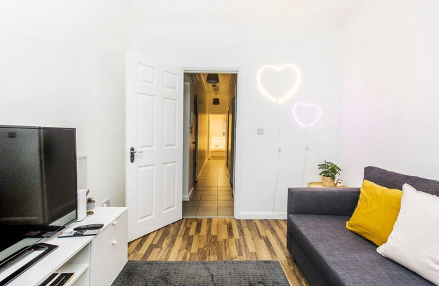 Fast Wifi Pet-friendly Sleeps 4