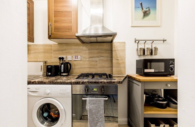 Fast Wifi Pet-friendly Sleeps 6