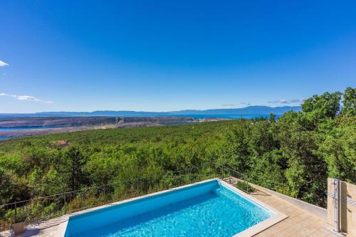Faszinierende Villa mit traumhaften Meerblick zur Insel Krk mit Privatpool, Tischtennis, Billard, Grill