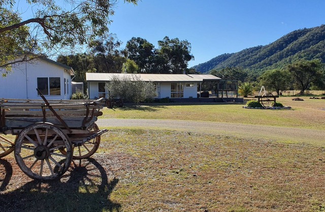 Feathertop Views - Part Alpine ski lodge and part private country estate