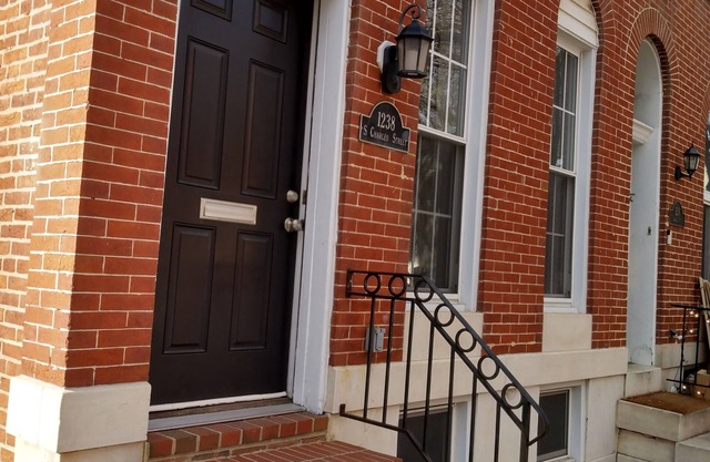 Federal Hill - Central, fully renovated townhouse. Close to restaurants and bars