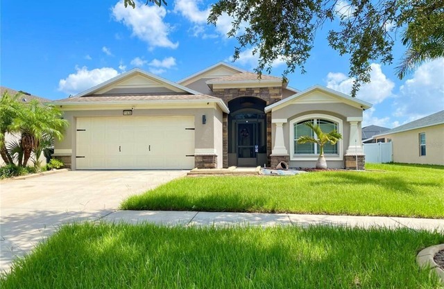 Feel like at home with big outdoor space for BBQs and Hot tub. Centrally located