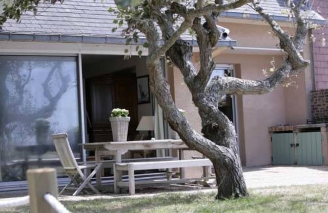 La línea de costa, la villa de vacaciones con vistas a las Islas Chausey, a 10 km de Granville
