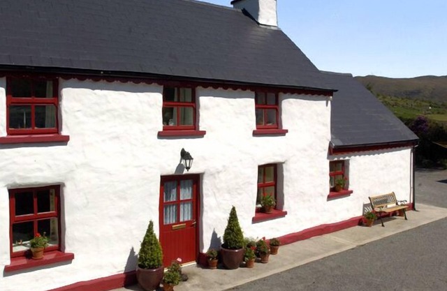 FEHANAUGH COTTAGE, country holiday cottage in Lauragh, County Kerry