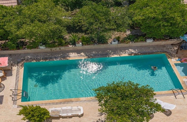 Felicity Hotel & Bungalows