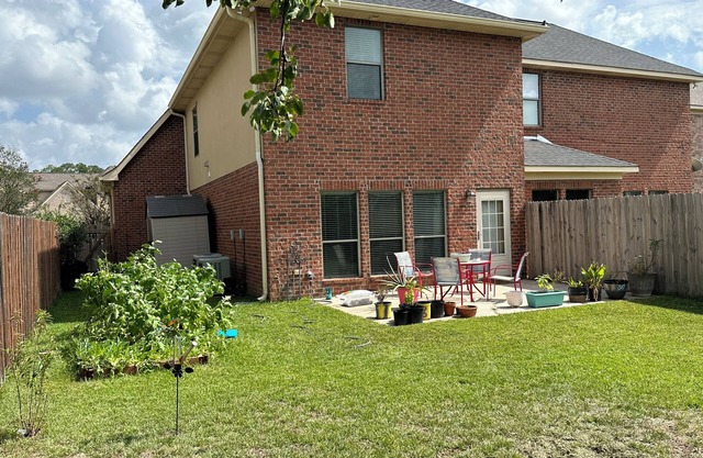 Females only: Cozy townhome in charming Slidell with WiFi, AC