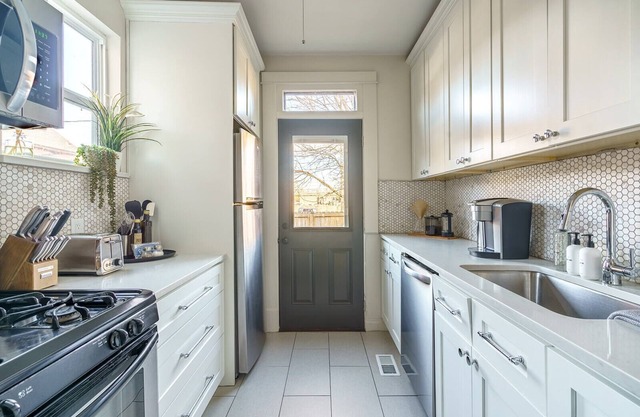Fenced Patio | Washer & Dryer | Walkable