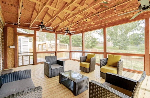 Fenced Yard 10 Mins to Lake Murray