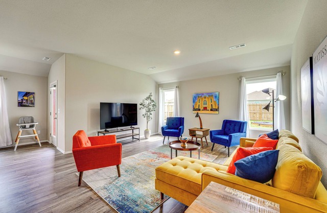 2 Mi to Dtwn: Siloam Springs Home w/ Fire Pit