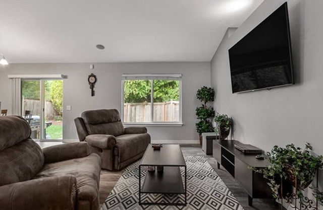 Fenced yard - Mud proof - 3BD 2BA Apt