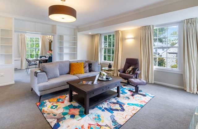 Fendalton Comfort Stylish and Convenient with Carpark