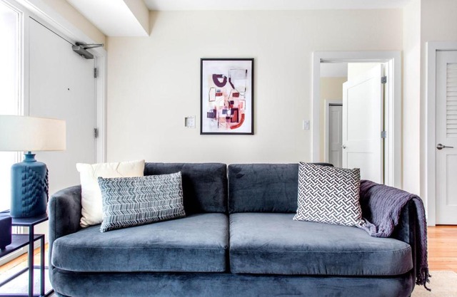 Fenway 2BR w Gym steps from Fenway Park BOS-371