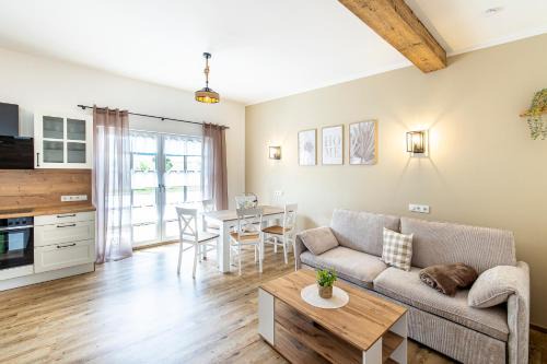 Ferienbahnhof Fichtental Gleisblick Lounge