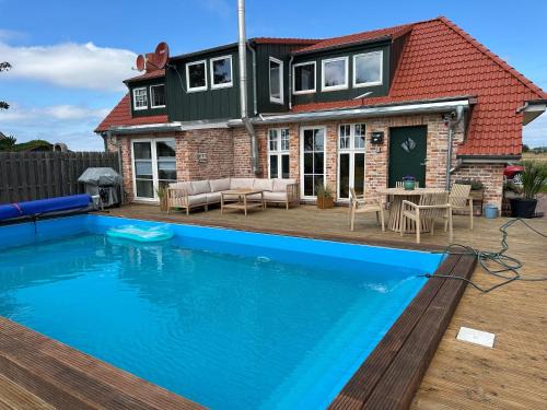 Ferienhaus"Huus an`t Diek" Luxus in Deichnähe mit Pool, Nähe Norddeich