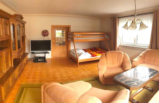 Ferienhaus en Bärenstein bei grünen Hügeln