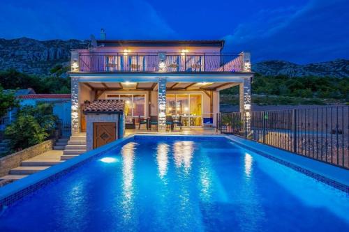 Ferienhaus mit Privatpool für 2 Personen 2 Kinder ca 300 qm in Jablanac, Dalmatien Norddalmatien