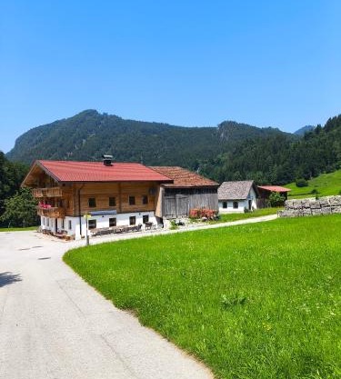 Ferienhaus Paulnhof Erl - Alpenglück für Gruppen, Freunde & Teams