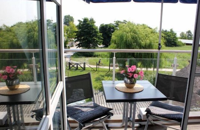 Ferienwohnung mit Boddenblick und 2 Balkonen, Direkt am Ahrenshooper Hafen