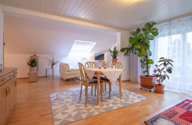 Ferienwohnung in Ruhiger Seitenstraße mit Balkon