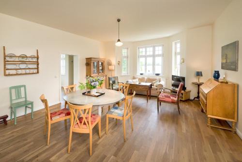 Ferienwohnung 3 mit gr Terrasse und Wasserblick