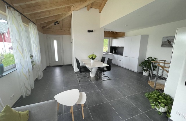 Ferienwohnung, 75 qm, 2 Schlafzimmer, Terrasse mit Garten, Max. 6 Personen