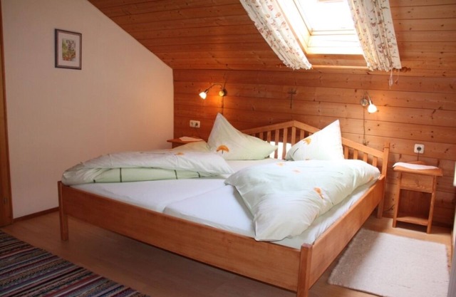 Apartamento para 4 personas, granja, 47m², balcón, 2 dormitorios, cocina, TV vía satélite = Enzianzimmer
