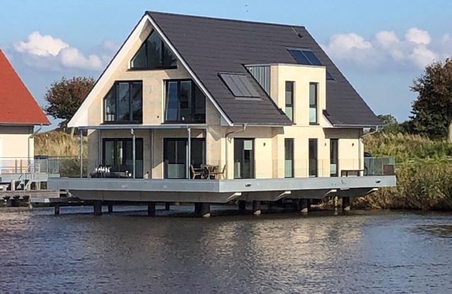 Ferienwohnung Direkt auf dem Wasser mit Traumhaftem Blick auf den Yachthafen