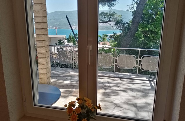 Ferienwohnung in Gemütlichem Haus 150m zum Meer und mit Meerblick