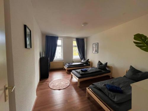 Ferienwohnung Magdeburg-Sudenburg: 3 Schlafzimmer, Küche, Bad & Balkon