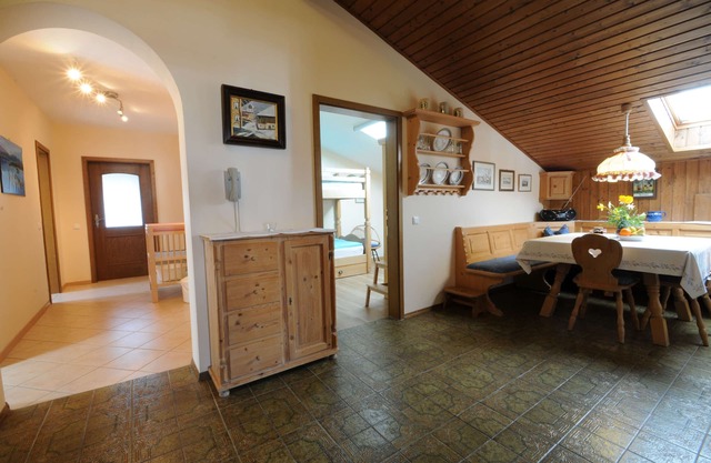 Apartamento No. 1 con balcón orientado al sur, 130 metros cuadrados para 6 personas.