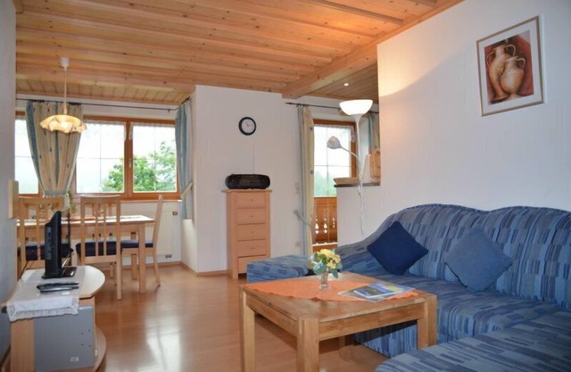 Apartamento No. 1 para 2-4 personas, aproximadamente 90 m², 2 dormitorios, sala de estar con cocina americana, balcón