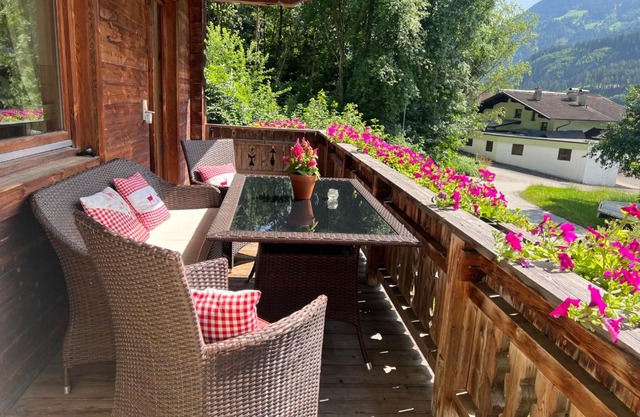 Ferienwohnung Platzhirsch Panorama View Balkon, Gartensauna, Garten, Grillplatz