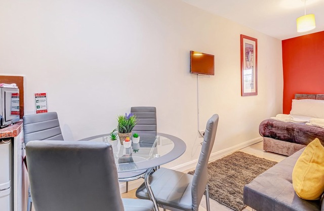 Fernbank Rooms Sudbury Hill, Harrow Self-Contained Studios with En-Suite- Apt 02