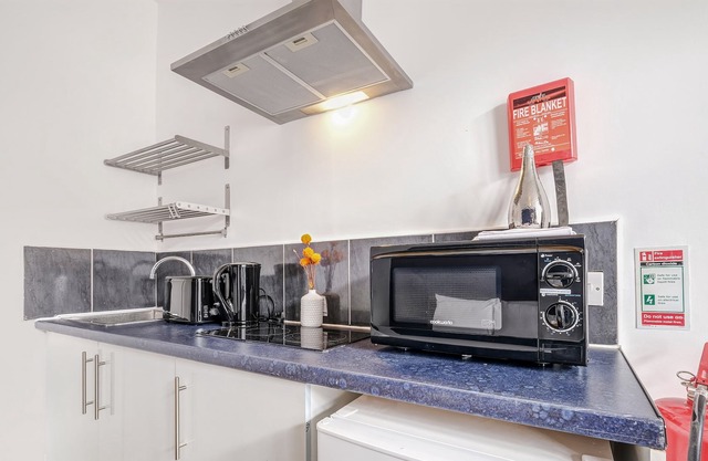 Fernbank Rooms Sudbury Hill, Harrow,Self-Contained Studios with En-Suite - Apt01