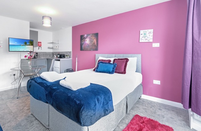 Fernbank Studios Sudbury Hill Harrow with En-Suite - 11