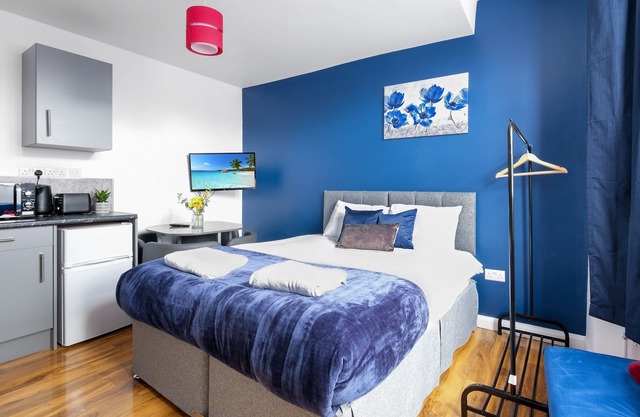 Fernbank Studios Sudbury Hill Harrow with En-Suite - 14