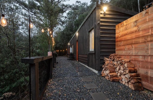 Fernvale Cottage - An Enchanting Mountainside Oasis