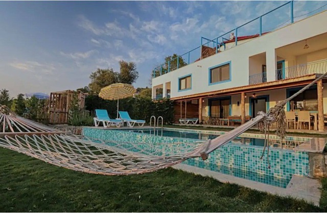Fethiye Faralya da Deniz Manzaralı Özel Havuzlu Müstakil Villa
