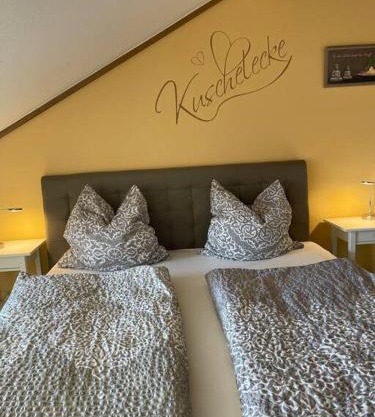 FeWo 57 - Appartement im Rottalblick - Helle Kuschelecke genießen mit Bademantelgang zur Therme und TV, Stellplatz im Haus